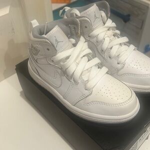 Jordan 1 mid white & wolf grey boys size 10.5
